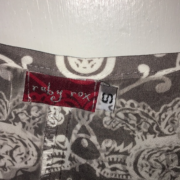 Ruby Rox size S Print Top - Picture 4 of 5